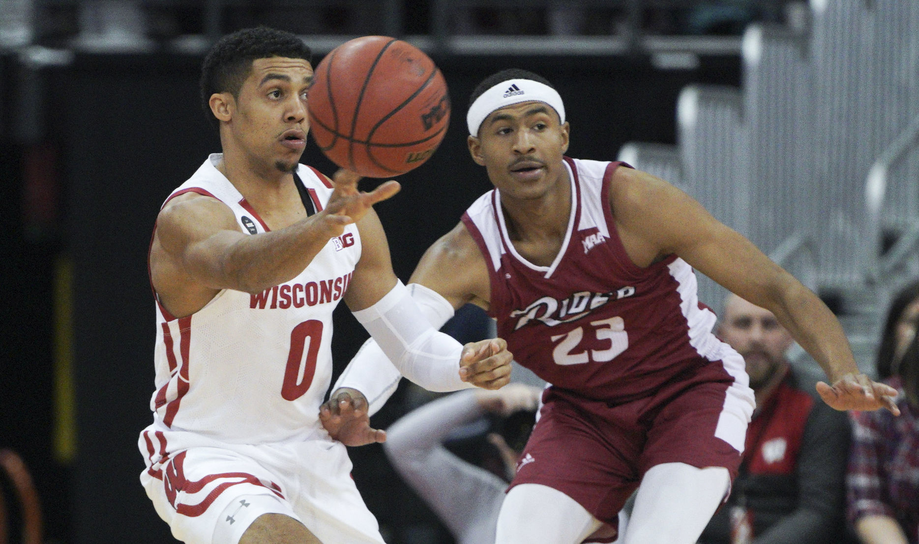 Badgers 65, Broncs 37